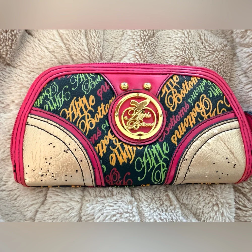 Vintage Rare Apple Bottoms Y2K 🍎 Embossed Wallet Pink and Gold accents adorable